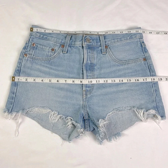 Levi’s 501 Women’s 28W Button Fly Frayed Hem Pockets Cutoff Jean Shorts - Picture 9 of 11